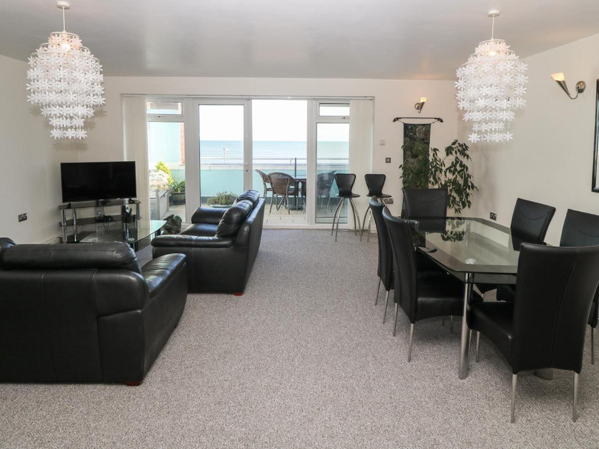 Sea View Apartment Pwllheli Exteriör bild