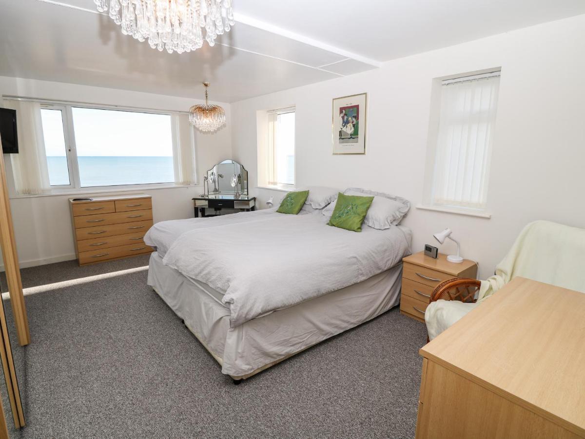 Sea View Apartment Pwllheli Exteriör bild