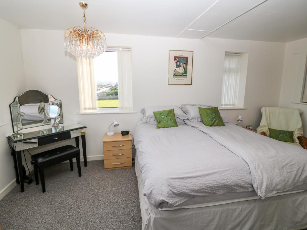 Sea View Apartment Pwllheli Exteriör bild