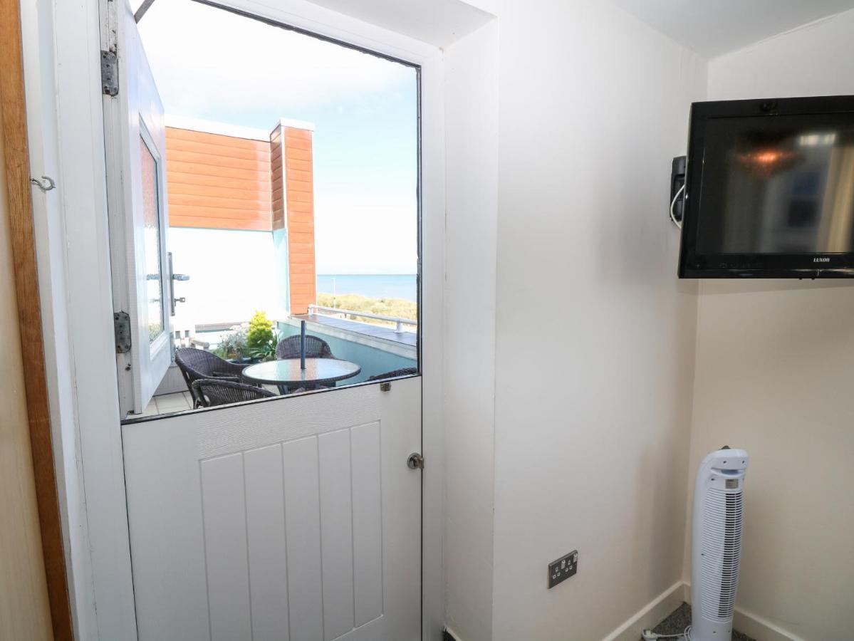 Sea View Apartment Pwllheli Exteriör bild